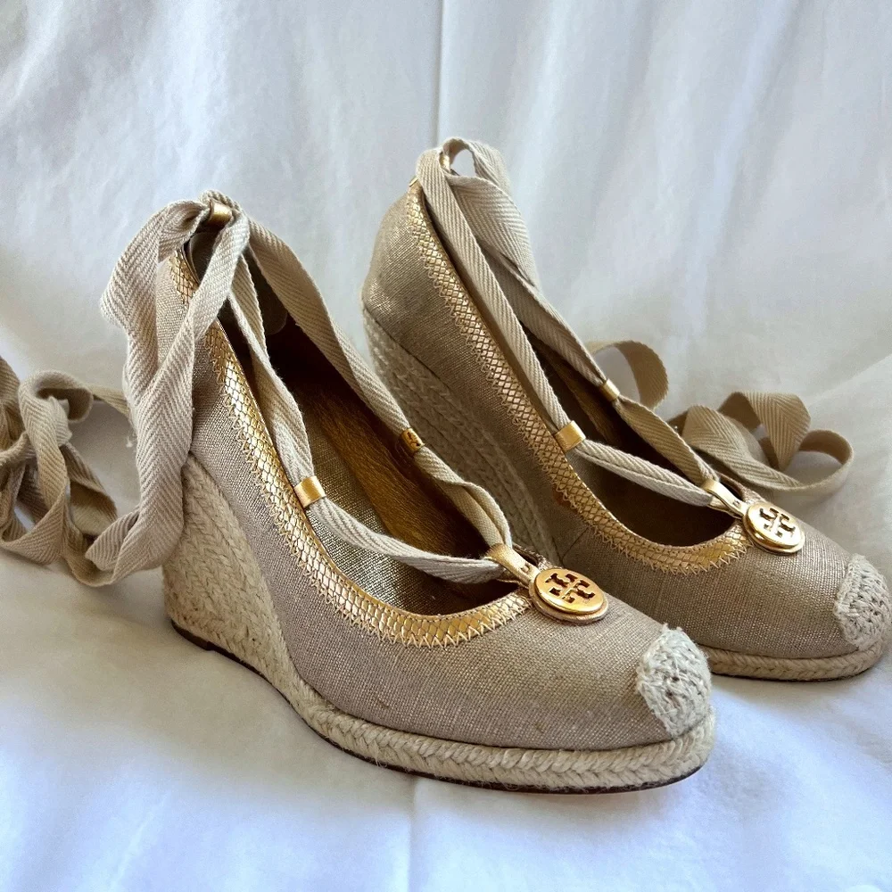 Tory Burch Tan Canvas Lace Up Ankle Espadrille Wedge with Gold Trim Size 9